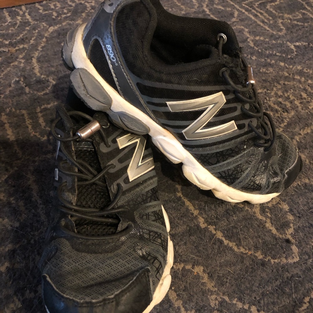 Black/white New Balance 890. Size 1.